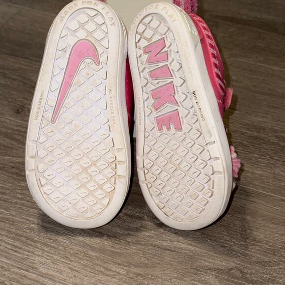 Nike Toddler Pink Furry hook and loop Sneakers Size 7C Made For Play Shoes - Picture 8 of 10